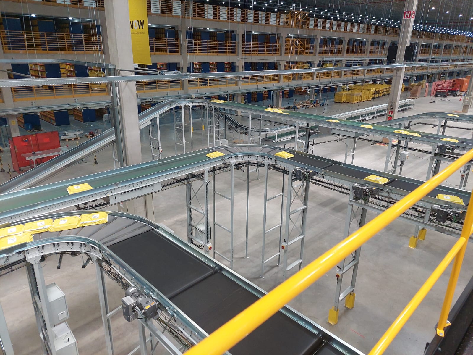 Conjunto de tranportadores para entrada no sorter italiano